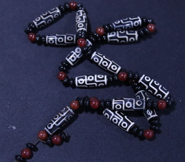 Nine eyes pearl necklace-184